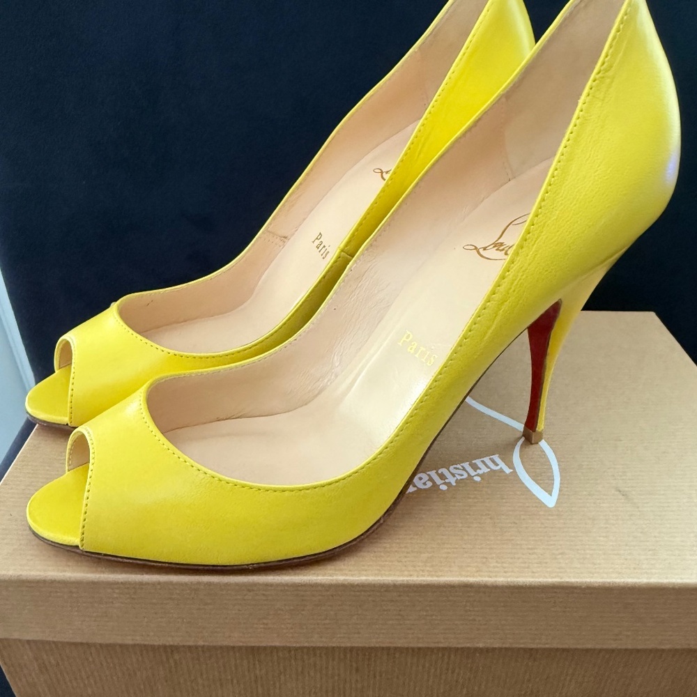 Louboutin YoYo 100 Yellow Peep toe 38.5 EUC